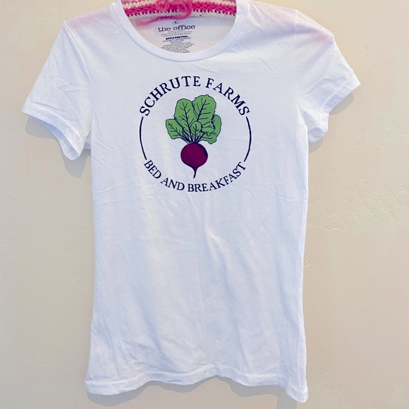 Maglietta Donna The Office – Schrute Farms Bed & Breakfast – Design Originale My Icon Art – Taglie E Colori Vari